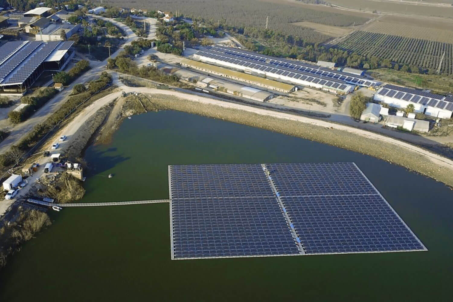 A floating PV plant on a lake